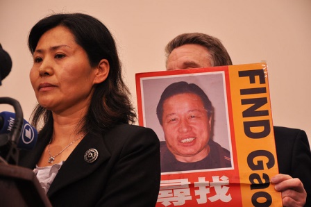 Geng He, wife of imprisoned Chinese dissident Gao Zhisheng, speaks at a press conference. ‎January‎ ‎18‎, ‎2011 